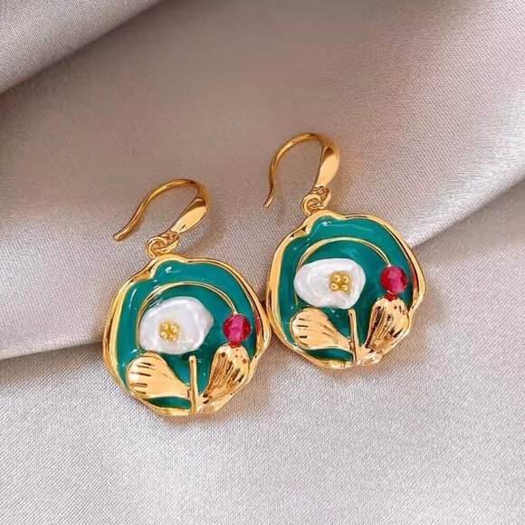 NEW Round Drop Hook Earrings Flower Green Enamel 18K Plated - Picture 5 of 6